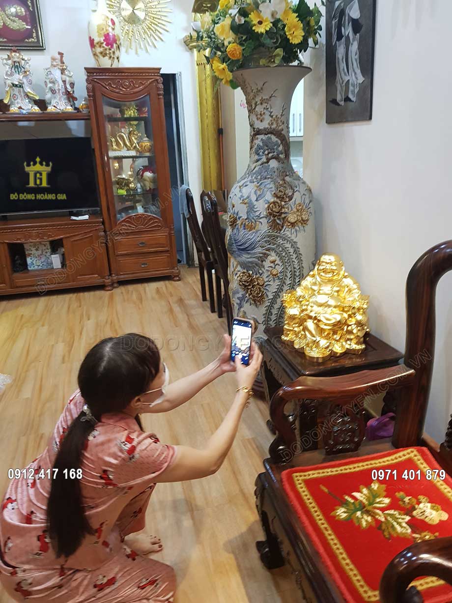 Vật phẩm n&ecirc;n được đặt tại kh&ocirc;ng gian ph&ograve;ng kh&aacute;ch hay ph&ograve;ng l&agrave;m việc, tại những nơi tho&aacute;ng đ&atilde;ng, nhiều &aacute;nh s&aacute;ng